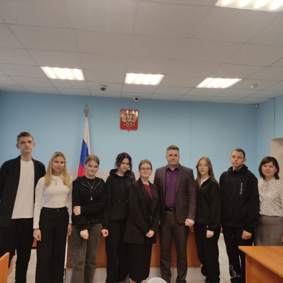Школьники в суде.